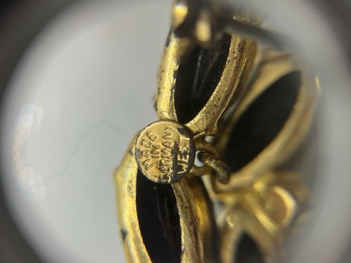 Broche prendedor Alemania Occidental azul marino aurora boreal y diamantes de imitación moldeados tono dorado - Imagen 15 de 20