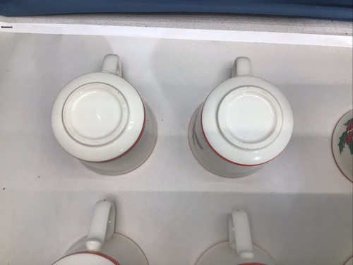 Vintage MCM Coffee Mugs Taylor Smith International Christmas Holly 8 pc Set - Picture 17 of 18