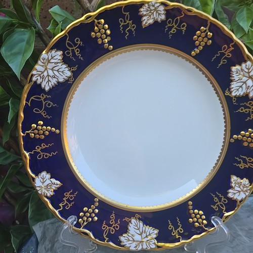 Plato de ensalada vintage 1971 Royal Crown Derby Vine Cobalt Gold Vines XXXVI 81/4" - Imagen 6 de 8