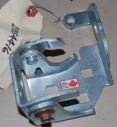 Genuine OEM GM Passenger Side Upper Door Hinge 25854416 - Picture 1 of 3