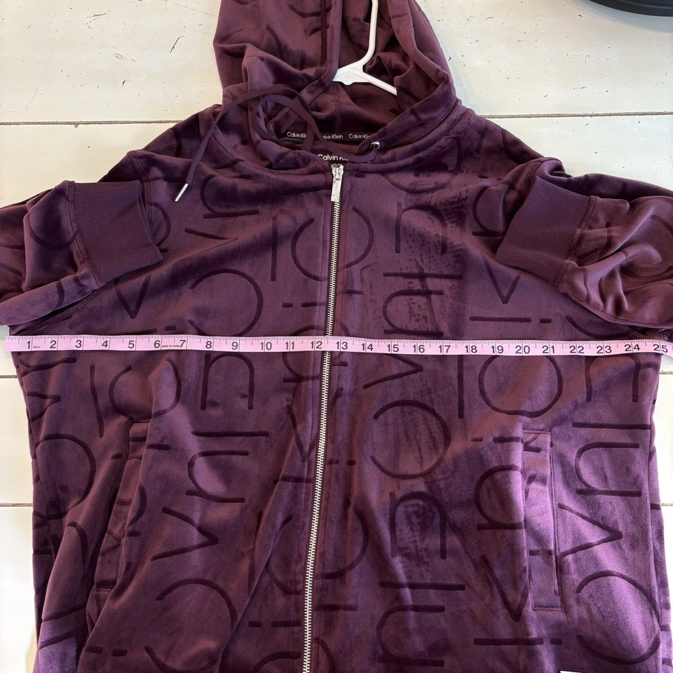 Женская велюровая куртка с капюшоном Calvin Klein с логотипом XL бордовая на молнии - Изображение 3 из 4