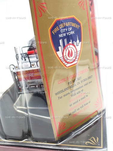 Code 3 FDNY Seagrave Rear Mount Ladder 26 Truck 1999 Limited Edition #13006 - Picture 10 of 10