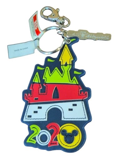 Disney Parks Walt Disney World 2020 Castle Vinyl Keychain And Charm WDW