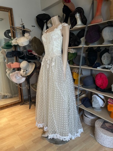 Vintage Lace Wedding Dress, Satin Underlining + Touille, Brocade Appliqués - Picture 9 of 10