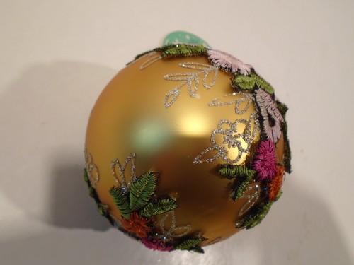 Christmas Ornament large Gold 4" muli color embroidery Flowers glitter - Picture 3 of 4