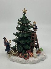 1999 Grandeur Noel Victorian Village Replacement Trimming The Tree Figure 5 3/8”