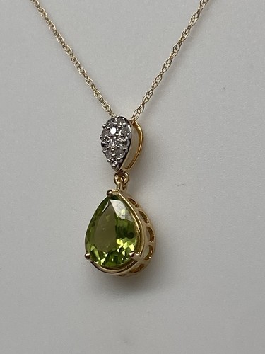 10K Yellow Gold Pear Shape Natural Peridot and Diamond Pendant and Chain NEW - Picture 2 of 13