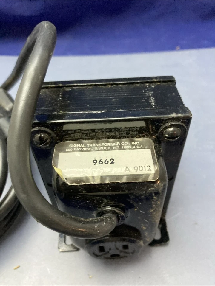NEW GENUINE SIGNAL 9662 POWER TRANSFORMER 30A 240V PLUG TO 110 OUTLET STEP DOWN - Image 2 of 3