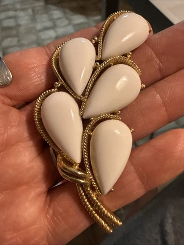 TRIFARI Brooch Gold Pin White Teardrop Midcentury Vintage Jewelry Costume