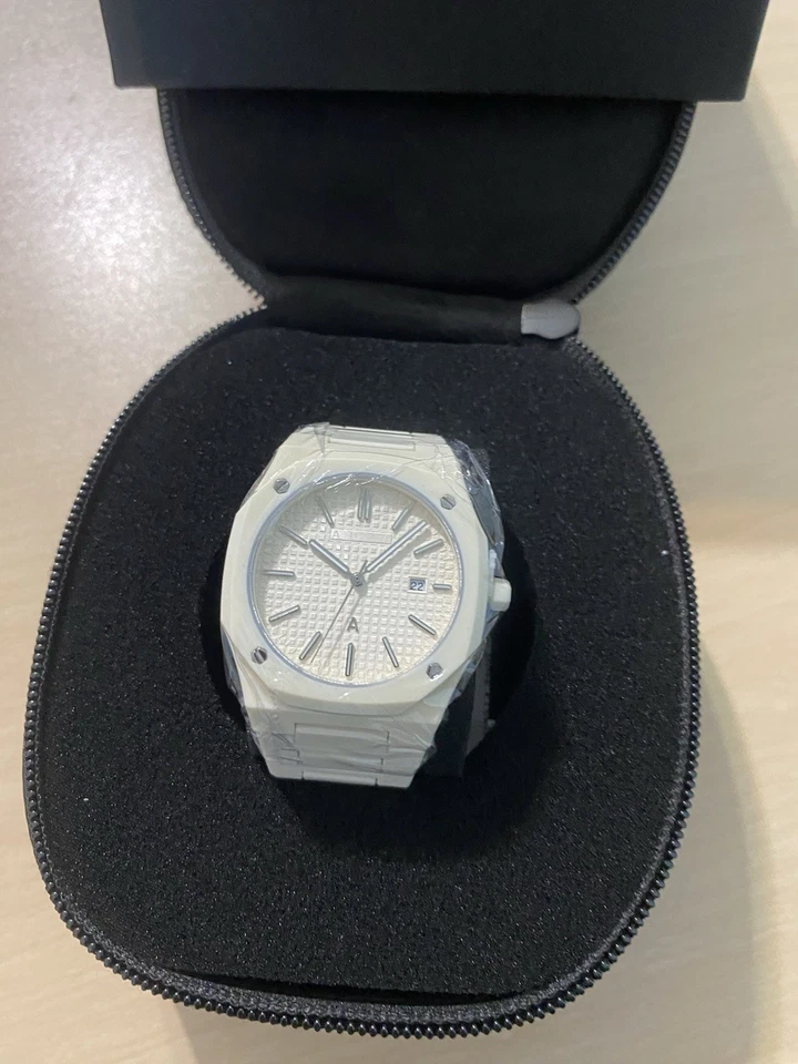 Marca Aura fabricada en material policarbonato, leche/blanco roto Ideal para uso casual Foto 4 de 4