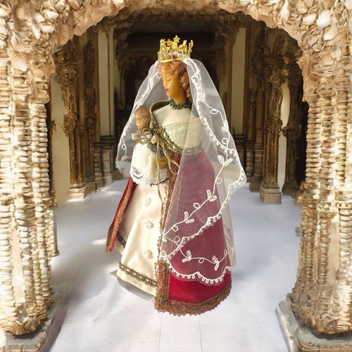 Statua Madonna Con Bambino In Cera Con Abiti Ricamati arte fiamminga anni 50 - Foto 2 di 6