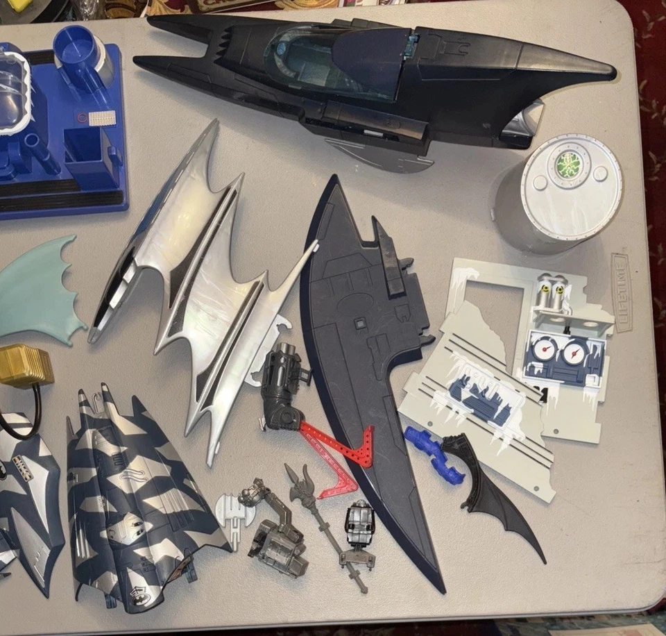 CONOCEDOR AÑOS 90. Accesorios aleatorios Batman, armas, misiles, vehículos, alas Foto 3 de 3