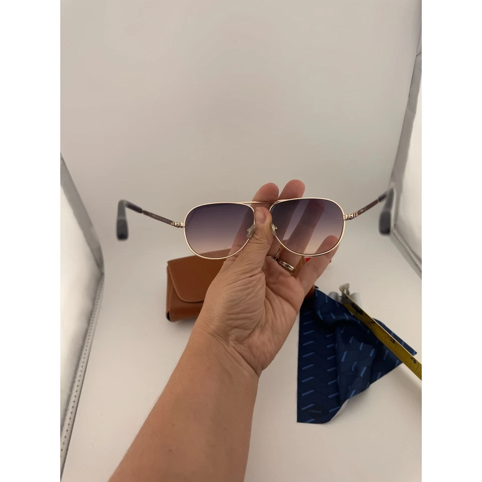 Gafas de sol Fossil FOS3010S doradas aviador WC 59-13-135 con estuche y paño de limpieza Foto 4 de 4