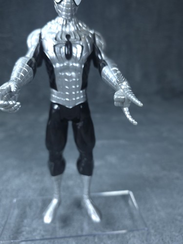 Figura de acción Marvel Spiderman Silver Armor Hasbro 2013 negro plata juguete de 6" - Imagen 3 de 8