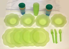 Lady Suzzane Set of 24 Plastic Tableware plus 8 Tumblers 32 Total Pieces