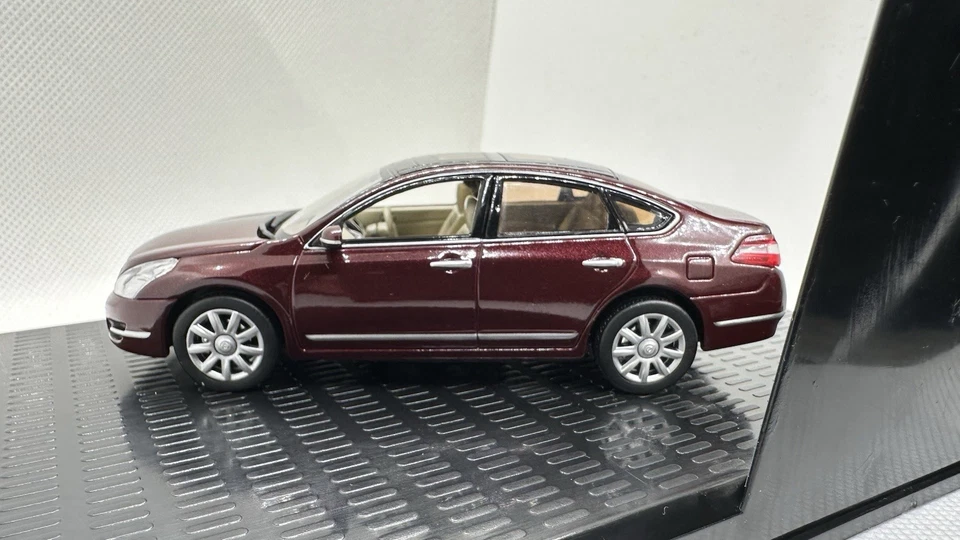 1/43 Kyosho Nissan Teana J32 (Dealer Edition) - Image 4 of 4
