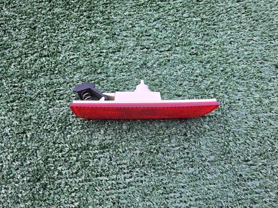 01-05 Volkswagen Passat Passenger Rear Bumper Side Marker Light Lamp OEM - Image 2 of 3