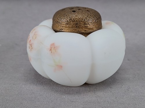 Mt Washington Enameled Pink Wild Roses Glass Tomato Salt/Pepper Shaker - Picture 5 of 10