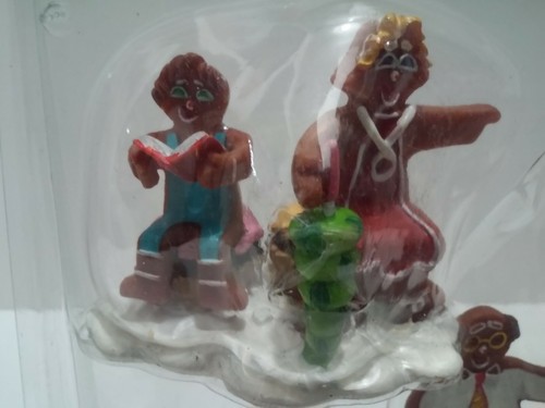 LEMAX 2004 Sugar n Spice Village Gingerbread Bus Stop Set of 2 - Picture 2 of 9