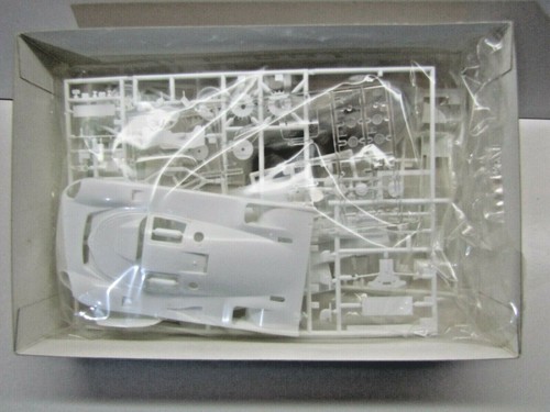 Hasegawa 1:24 Scale Minolta Team Tom's Toyota 88C Model Kit - New - # 20236:2400 - Picture 6 of 10