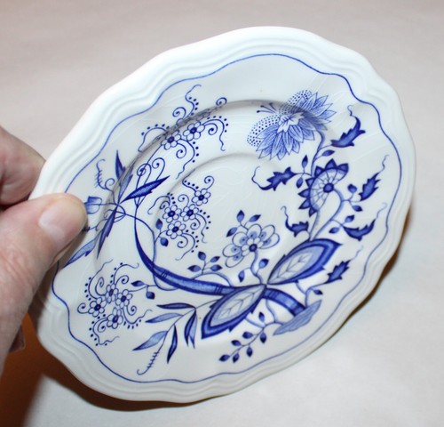 3 Oriental Onion Ironstone Japan Saucers and 4 England Cups / Lot of 7 - Picture 7 of 14