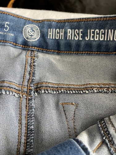 So juniors sz. 5 “ High Rise Jegging” jeans. Nice pair - Picture 3 of 9