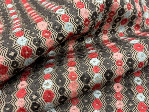 Nina Campbell geometrischer Schnitt Samtstoff-Flyte rot Schokolade 1,0 Yard NCF4371-01