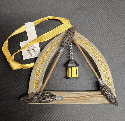 Universal Studios Mundo Mágico Harry Potter Tres Escobas Adorno Nuevo con Etiquetas  - Imagen 2 de 5