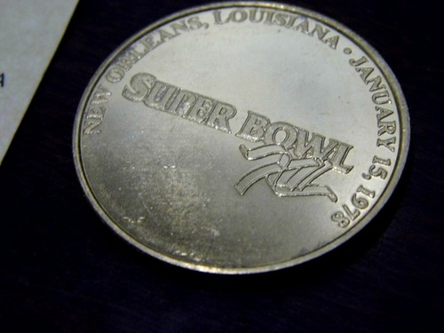 1978 NFL SUPER BOWL Xll 1 1/2" moneta ottone Cowboys 27 Broncos 10 con C.O.A. - Foto 4 di 5