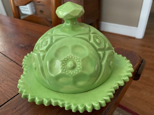 Vintage Jadeite Round Covered Butter/Cheese Dish with Scalloped Edge - Picture 9 of 9