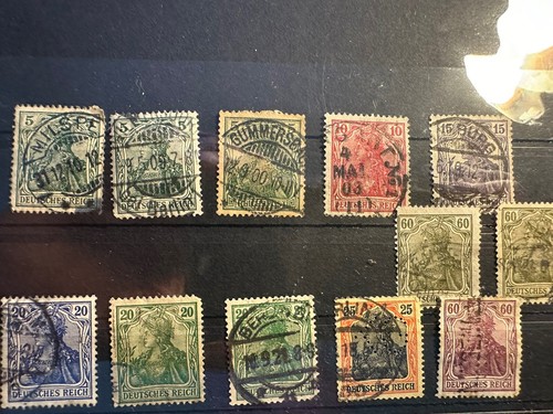 Deutsches Reich Lot von 12 Germania Marken gestempelt.