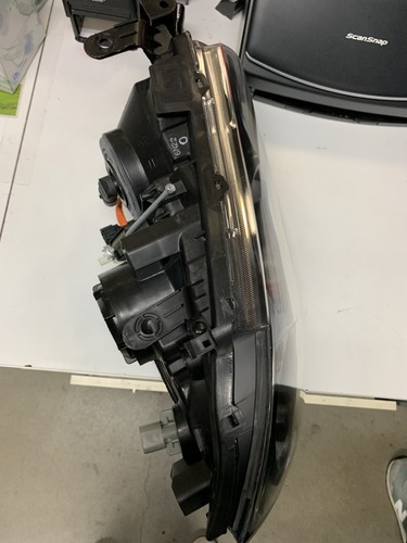 INFINITI M45 OEM Right Passenger Headlight Assembly 26010CR925 - Picture 3 of 5