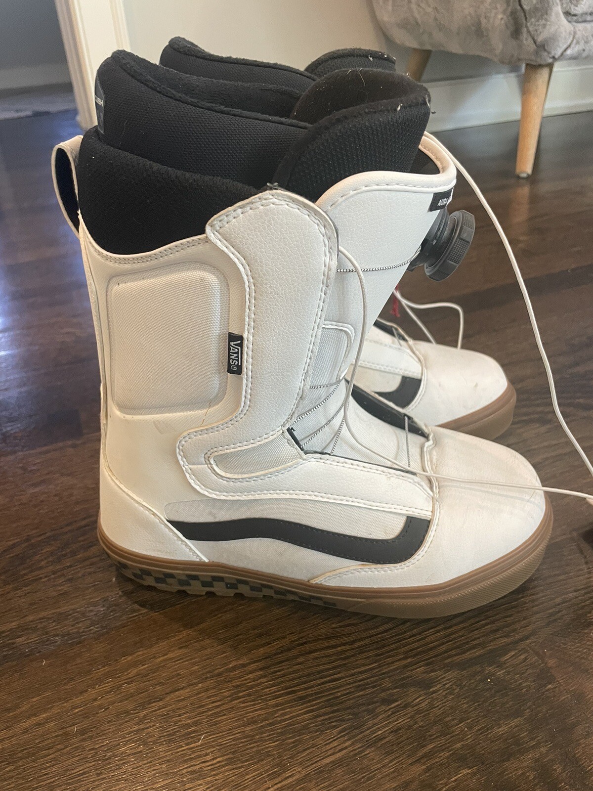 Vans Men’s Aura OG Snowboard Boots Size 8.5 White Black eBay