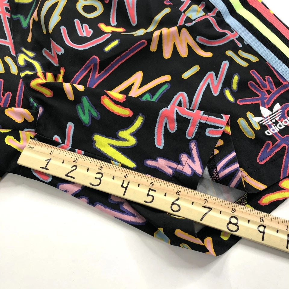 Pantalones Cortos Adidas S (Ajuste 29 In) Love Unites Doodle Cintura Elástica 6.5" HC3087 COMO NUEVOS Foto 4 de 4
