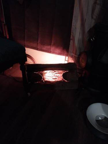 Vintage Fiberglass Light Up Fireplace Logs Faux Fire. - Picture 2 of 5