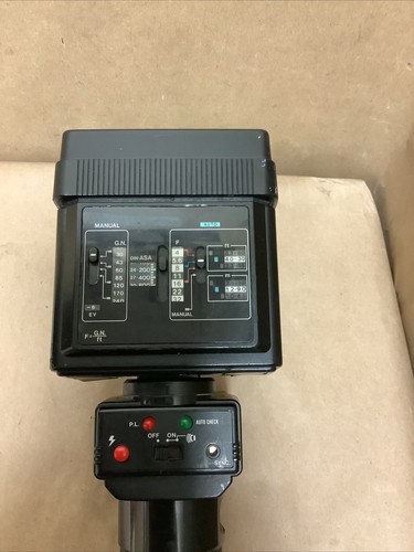 Vivitar 3900 Auto Thyristor Camera Flash, No Batteries - Black - Picture 18 of 23