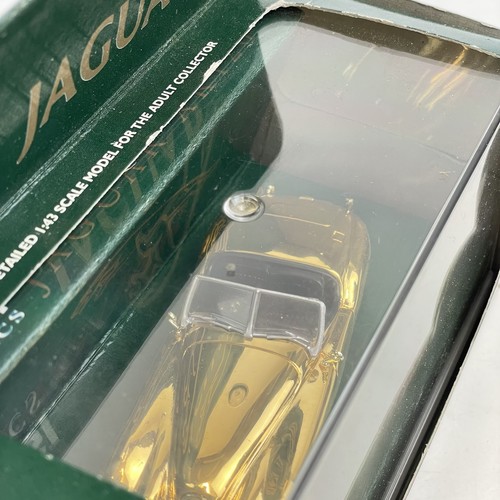 Corgi 02903 Jaguar XK120 Gold Plated - Picture 6 of 12