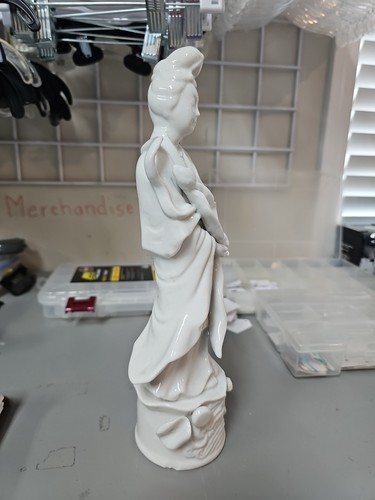 VTG Asian White Porcelain Statue Quan Yin Goddess w/Lotus Flowers/Japan/27,4 cm - Picture 2 of 6