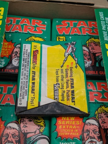 1x 1977 TOPPS STAR WARS SERIES 4 UNOPENED PACK DARTH VADER C3PO POSSIBLE ERROR - Picture 2 of 2