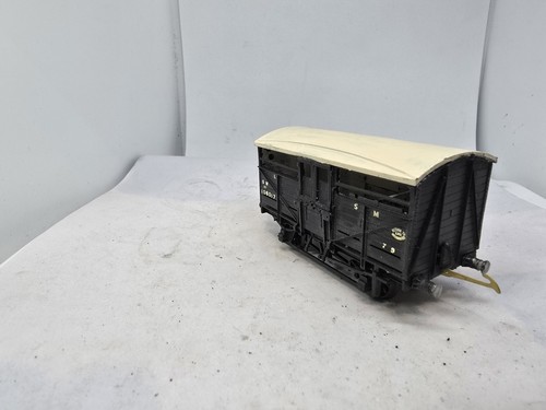 KIT BUILT OO SCALE AIRFIX CATTLE WAGON GREY COLOUR SPRATT AND WINKLE COUPLINGS - Picture 4 of 4
