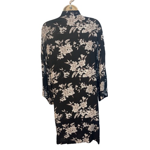 Bata estilo kimono abierto estampado floral blanco negro espiritual gángster talla única - Imagen 2 de 9