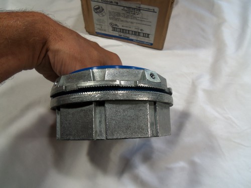 Mozzo Thomas & Betts H400GR-TB 4" con messa a terra e gola isolata H400GRTB T&B #83 - Foto 5 di 6