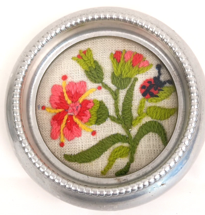 2 posavasos apilados de metal hechos a mano de 4" con flores y Ladybugs de colección Foto 3 de 4