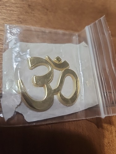 Adesivo 3D OM AUM colore oro