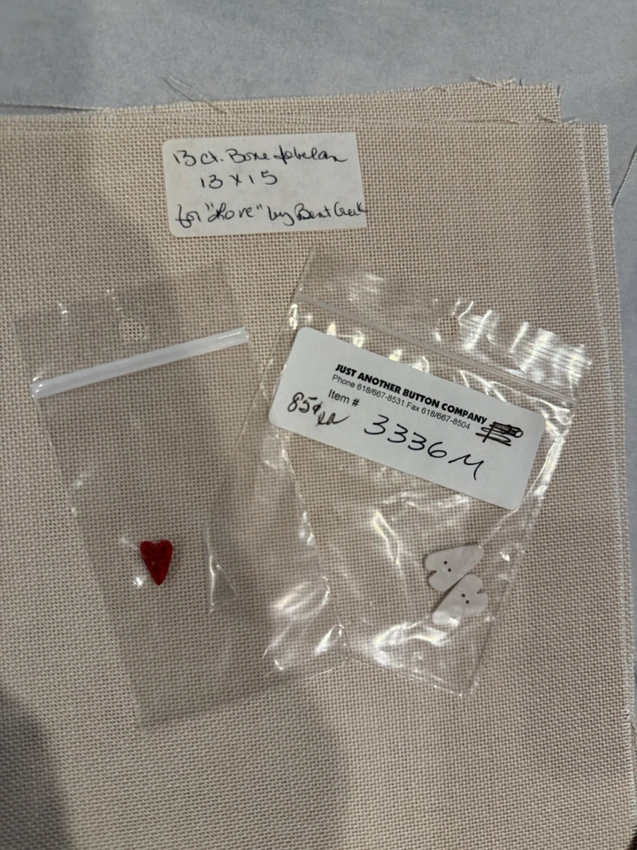 Patrón de muestra de punto de cruz Bent Creek LOVE + tela + botones Foto 4 de 4