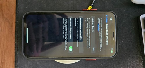 Iphone XR - Red 64GB (Requires Factory Reset/Faulty?) - Zdjęcie 7 z 9