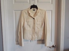 EUC Mossimo women medium ivory blazer with tons of pockets very modern 