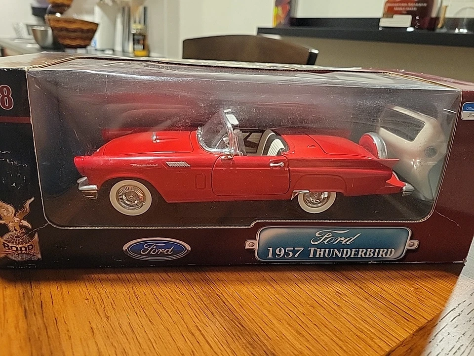 Yat Ming Road Signature Candy Red 1957 Ford Thunderbird 1:18 Deluxe Edition - Image 2 of 4