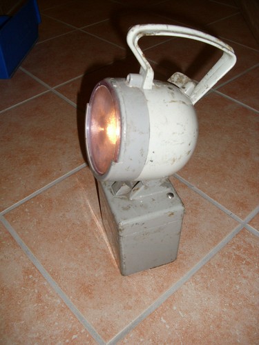 CEAG Handscheinwerfer mit Ladegerät und funktionierenden Akkus, Notbeleuchtung - Bild 2 von 2