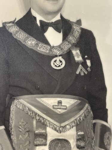1938 District Deputy Grand Master Freemason GLQ 12” x 9” Masonic Apron photo - Picture 6 of 9